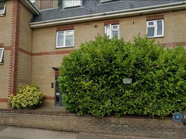 Apartment for rent in Brunswick Park, Greater London