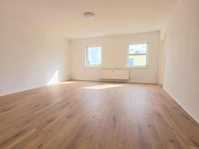 Dachgeschosswohnung mieten in Hohepfortestraße, Magdeburg