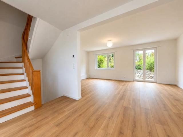 Reihenfamilienhaus mieten in Einigen, Zürich