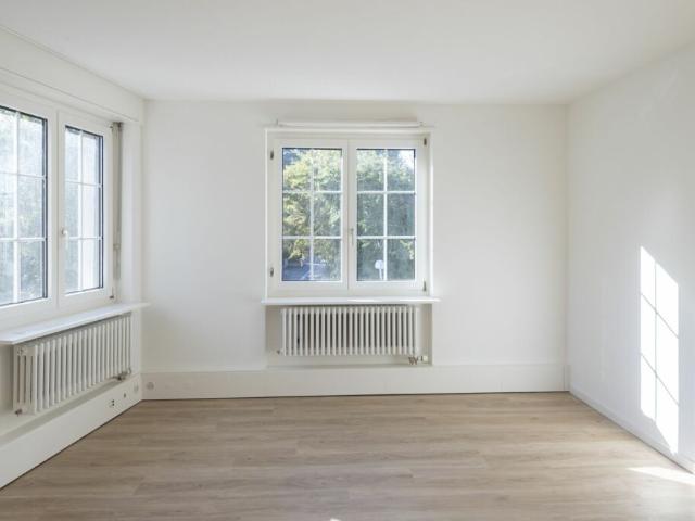 Büro mieten in Einigen, Zürich