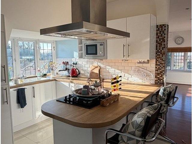 Apartment for rent in Northwood, Greater London