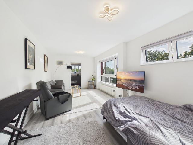 Studio for rent in London Borough of Ealing, Greater London