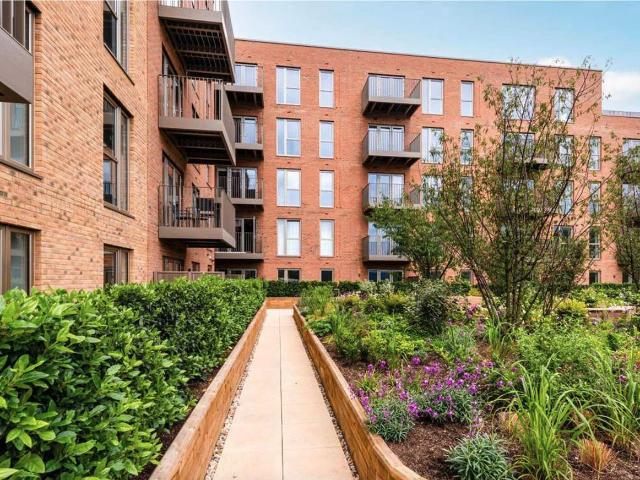 Apartment for rent in Watford Heath, Watford
