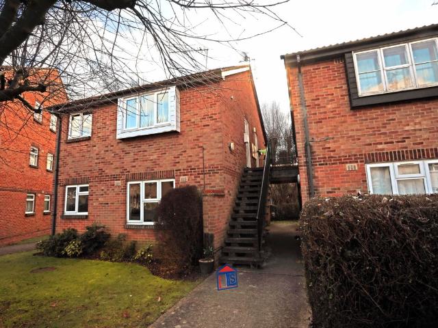 Studio for rent in Slough