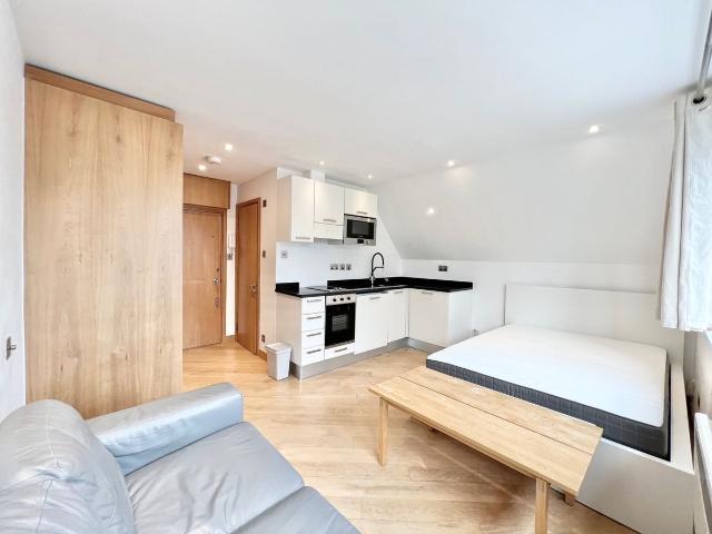 Studio for rent in South Hampstead, Greater London