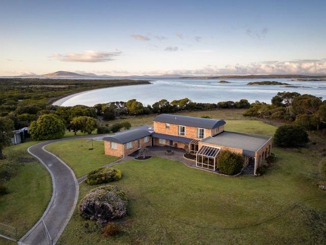 Cottage for sale in Lady Barron, Tasmania