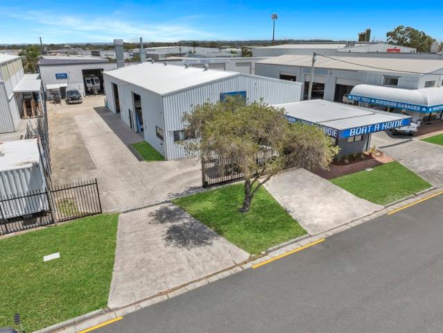 Warehouse for rent in Kings Creek, Queensland