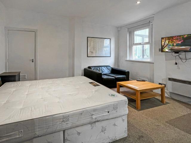 Apartment for rent in Falcon Lodge, Wales