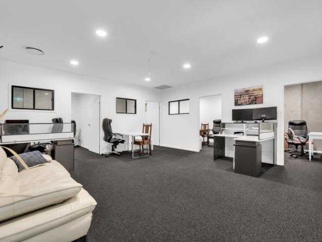 Warehouse for rent in Kings Creek, Queensland