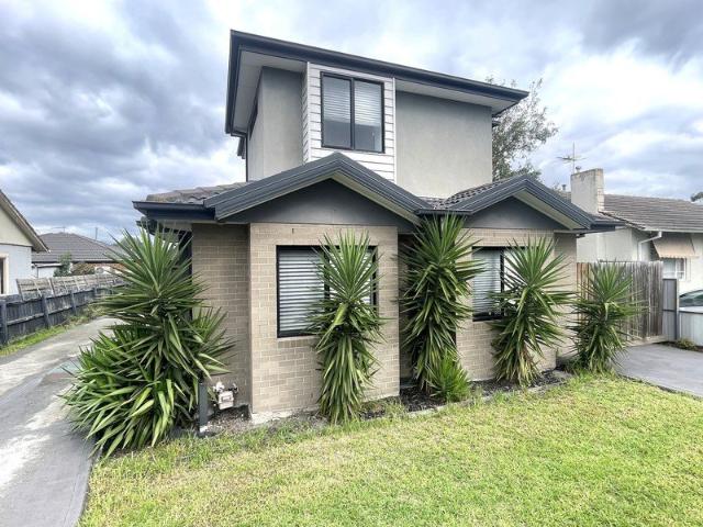 Townhouse for sale in Camerons Creek, Victoria