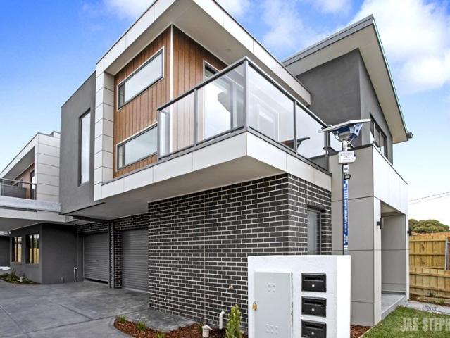 Townhouse for rent in Sunshine North, Melbourne