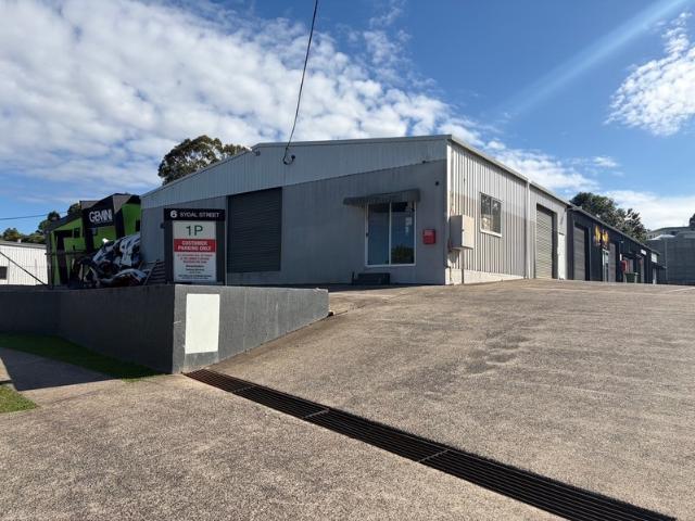 Warehouse for rent in Kings Creek, Queensland