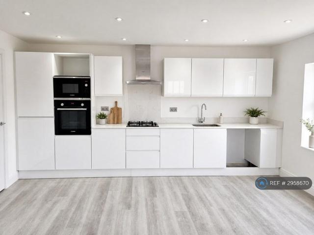 Apartment for rent in Woking, Surrey