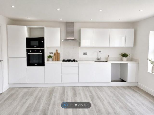 Apartment for rent in Woking, Surrey