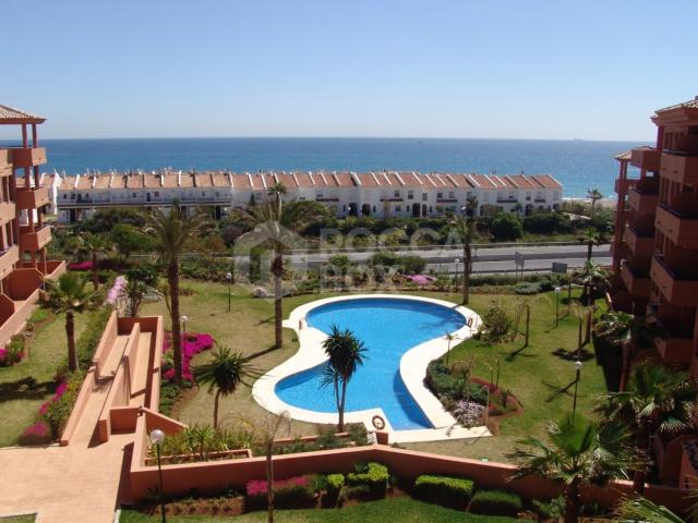 Apartamento en alquiler en Castillo de la Duquesa, Costa del Sol Occidental