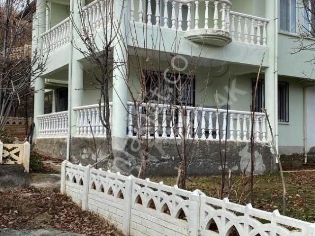 Sivrice içerisinde satılık Villa