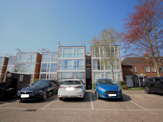 Apartment for rent in Preston, Greater London