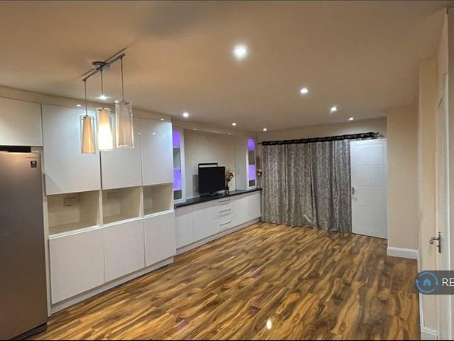 House for rent in Colindale, Greater London