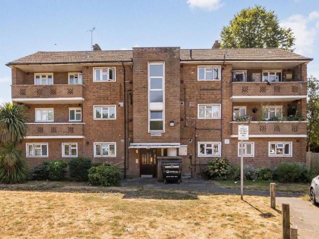 Apartment for rent in Preston, Greater London