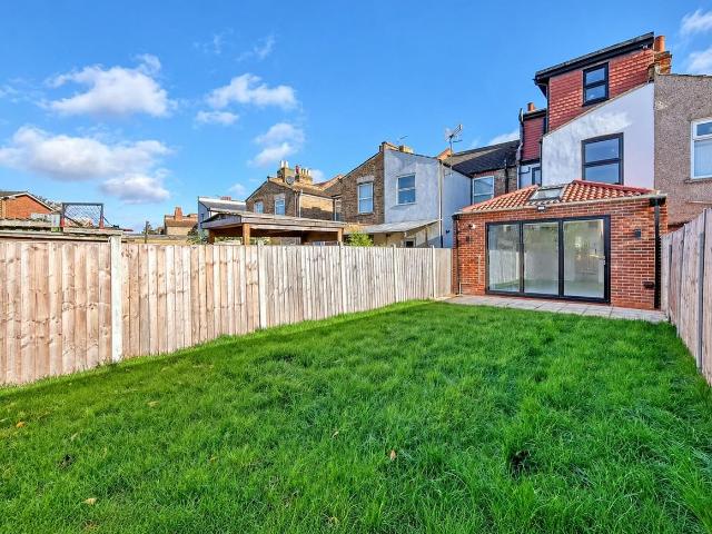 House for rent in Hale End, Greater London
