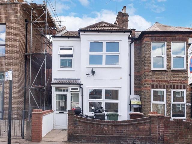 Apartment for rent in Hale End, Greater London