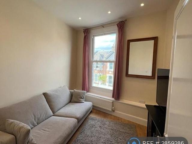 Apartment for rent in West Kensington, Greater London