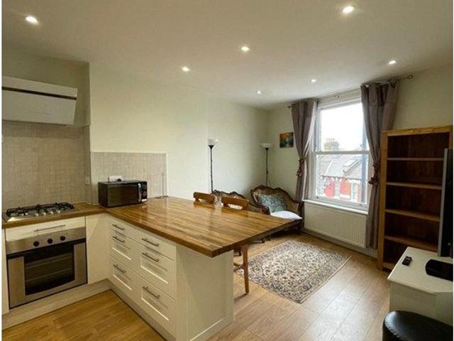 Apartment for rent in West Kensington, Greater London
