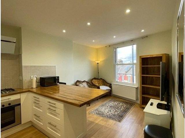 Apartment for rent in West Kensington, Greater London