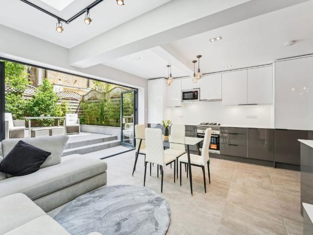 Apartment for rent in Fulham, Greater London