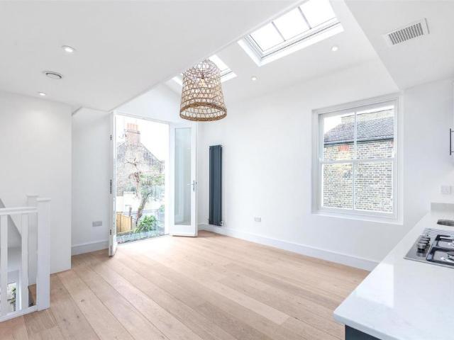 Apartment for rent in London Borough of Hammersmith and Fulham, Greater London