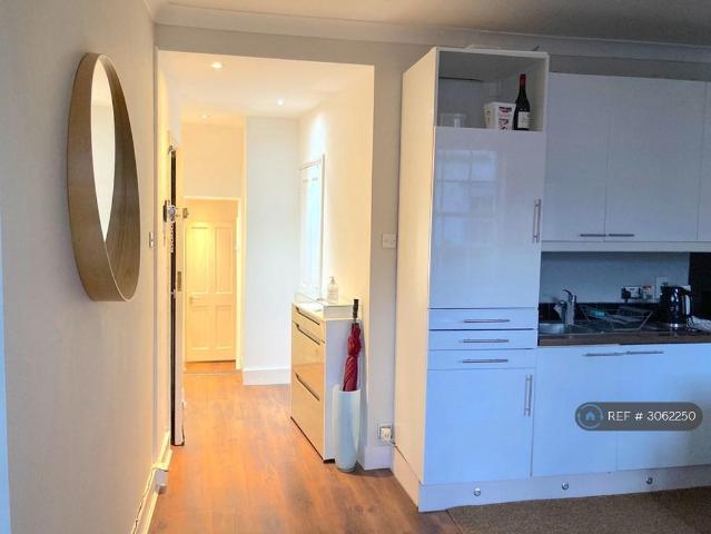 Apartment for rent in London Borough of Hammersmith and Fulham, Greater London