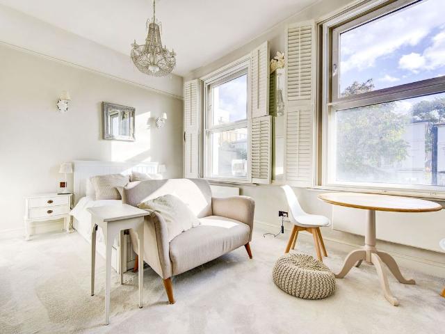 Studio for rent in Brompton, Greater London