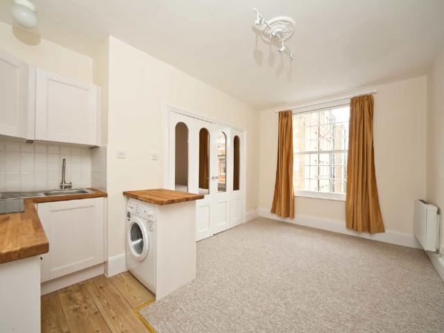 Studio for rent in Fulham, Walham Green