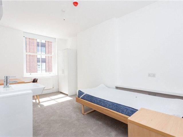 House for rent in Brompton, Greater London
