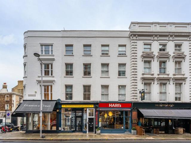 House for rent in Brompton, Greater London