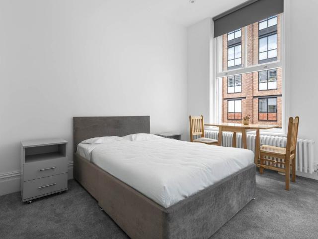 Studio for rent in Brompton, Greater London