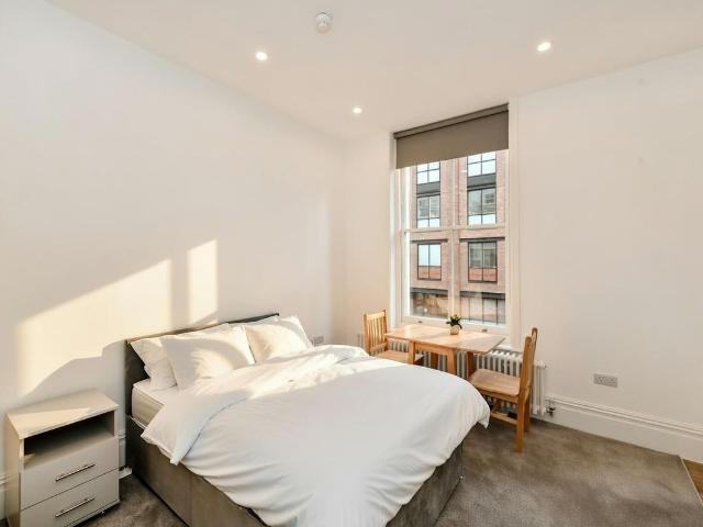 Studio for rent in Brompton, Greater London