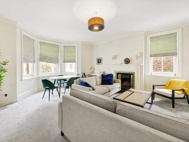 Apartment for rent in Walham Green, Greater London