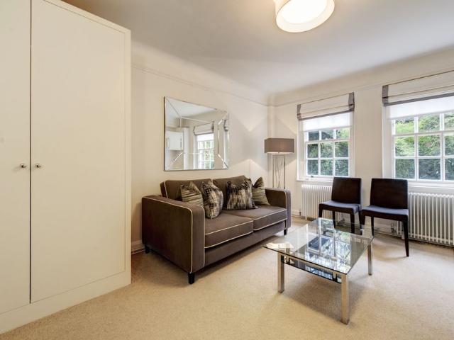 Studio for rent in Brompton, Greater London
