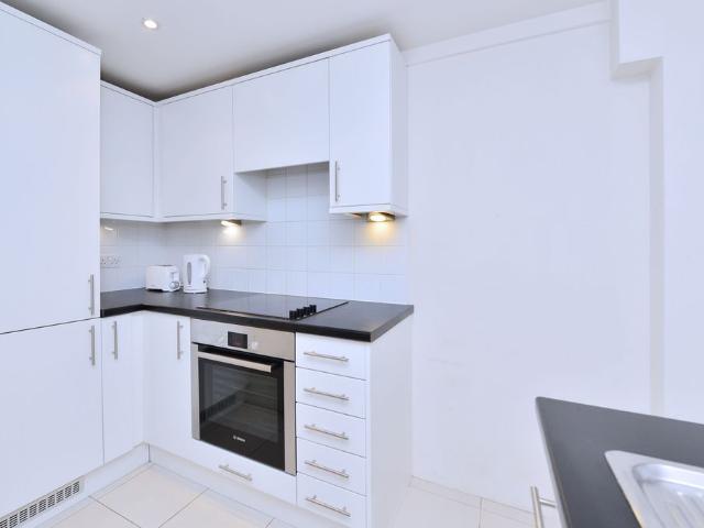 Apartment for rent in Brompton, Greater London