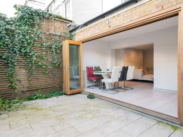 Apartment for rent in Fulham, Walham Green