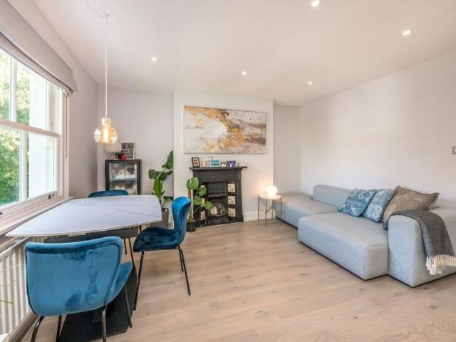 Townhouse for rent in Earl's Court, Greater London