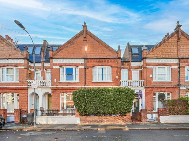Apartment for rent in Sands End, Greater London