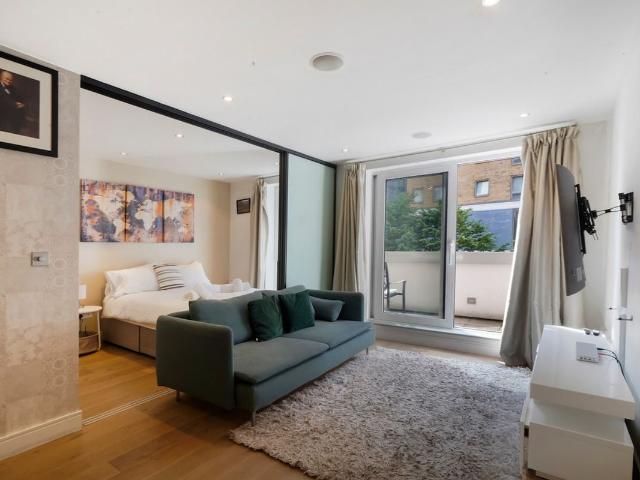 Apartment for rent in Sands End, Greater London