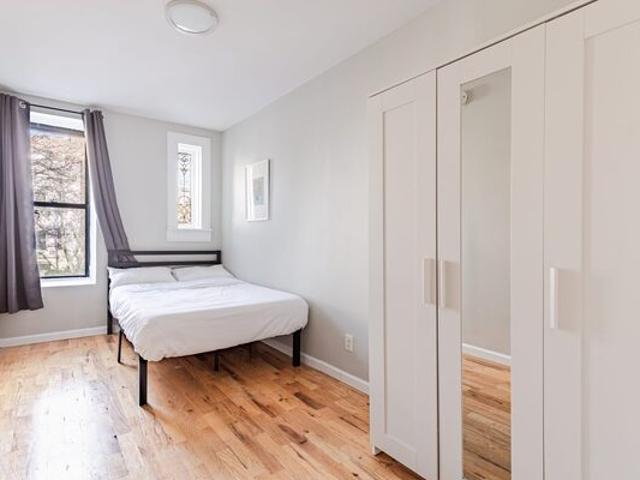 Room for rent in Arverne, New York