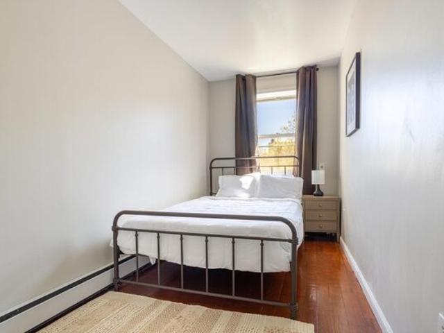 Room for rent in Arverne, New York