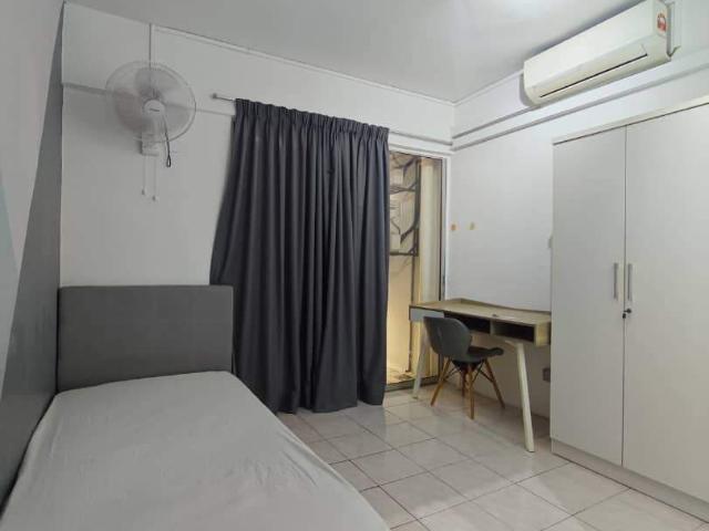 Room for rent in Petaling, Alam Impian