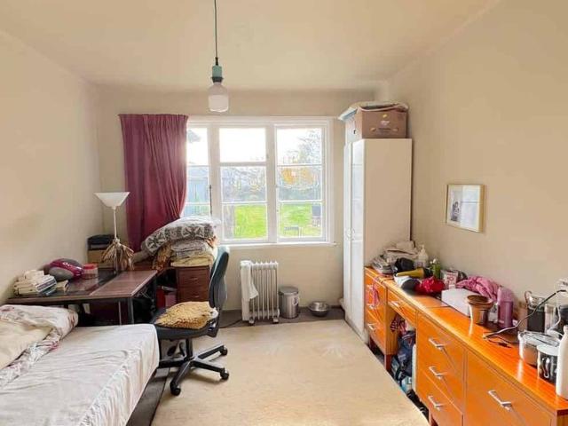 Townhouse for rent in Bryndwr, Canterbury