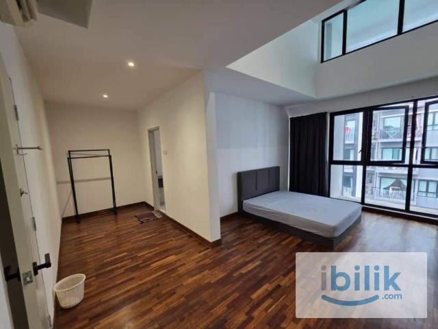 Room for rent in Petaling, Alam Impian