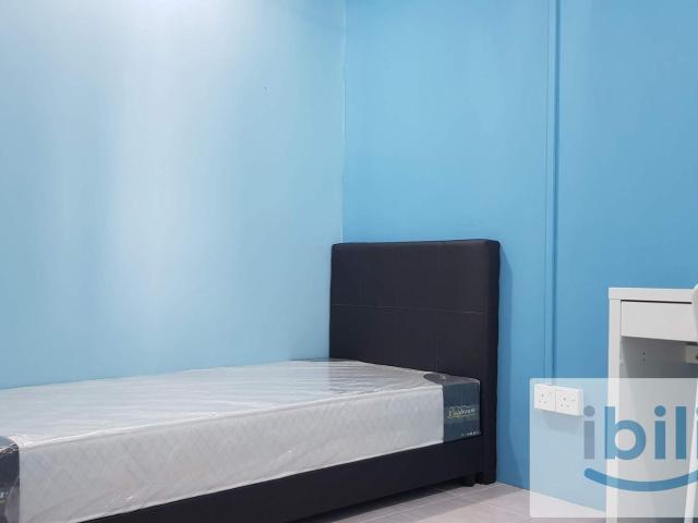 Room for rent in Petaling, Alam Impian